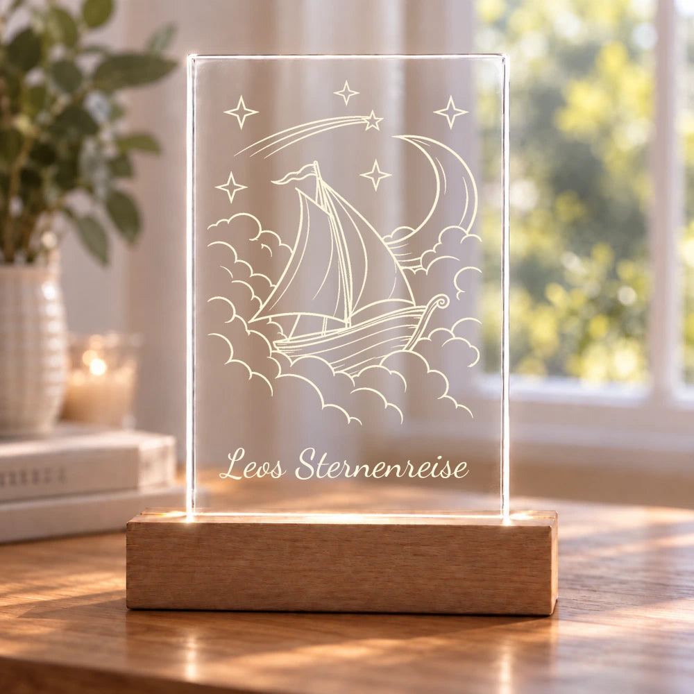 Sternenschiff – Acryllicht mit Wunschtext mit Beispielname Leos Sternenreise – Dein Favorit Design