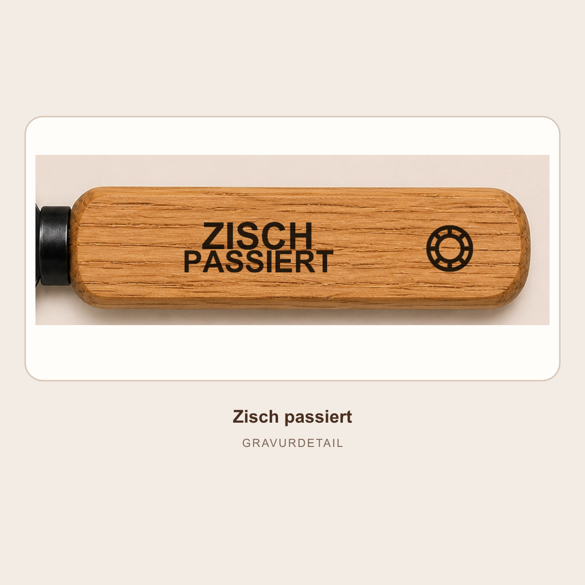 Zisch passiert – Detailansicht der festen Gravur
